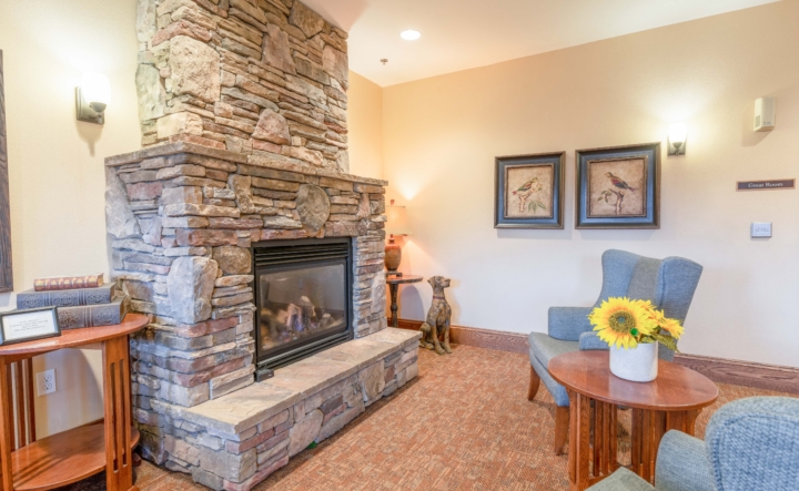 Sitting area with fireplace