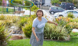 woman-with-frisbee