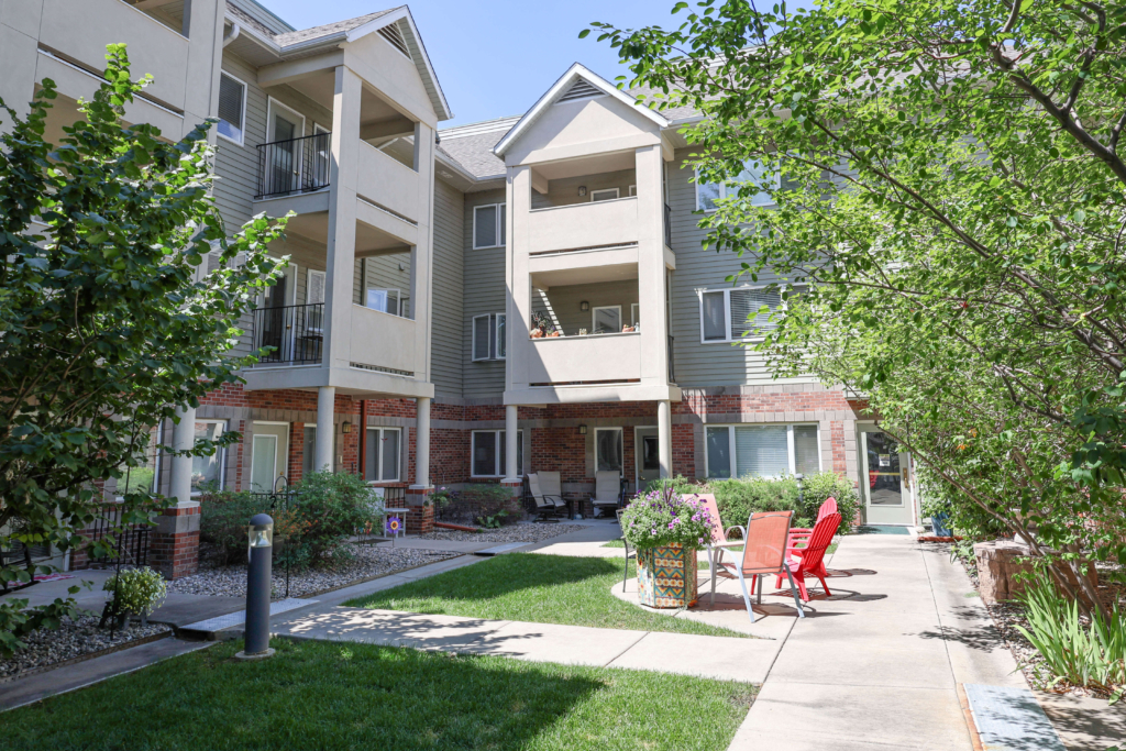 The Worthington - Exterior courtyard - Generations LLC
