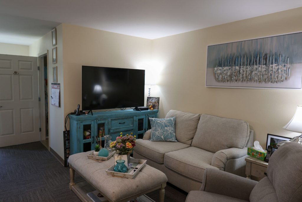 Lakeview Commons - living room - Generations LLC