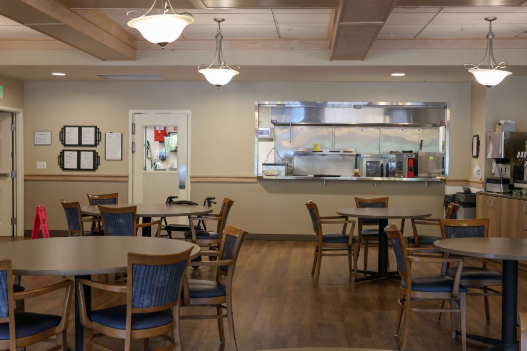 Lakeview Commons - dining room - Generations LLC